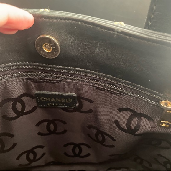 Preloved Chanel leather stitched handbag with full set - Picture 6 of 17